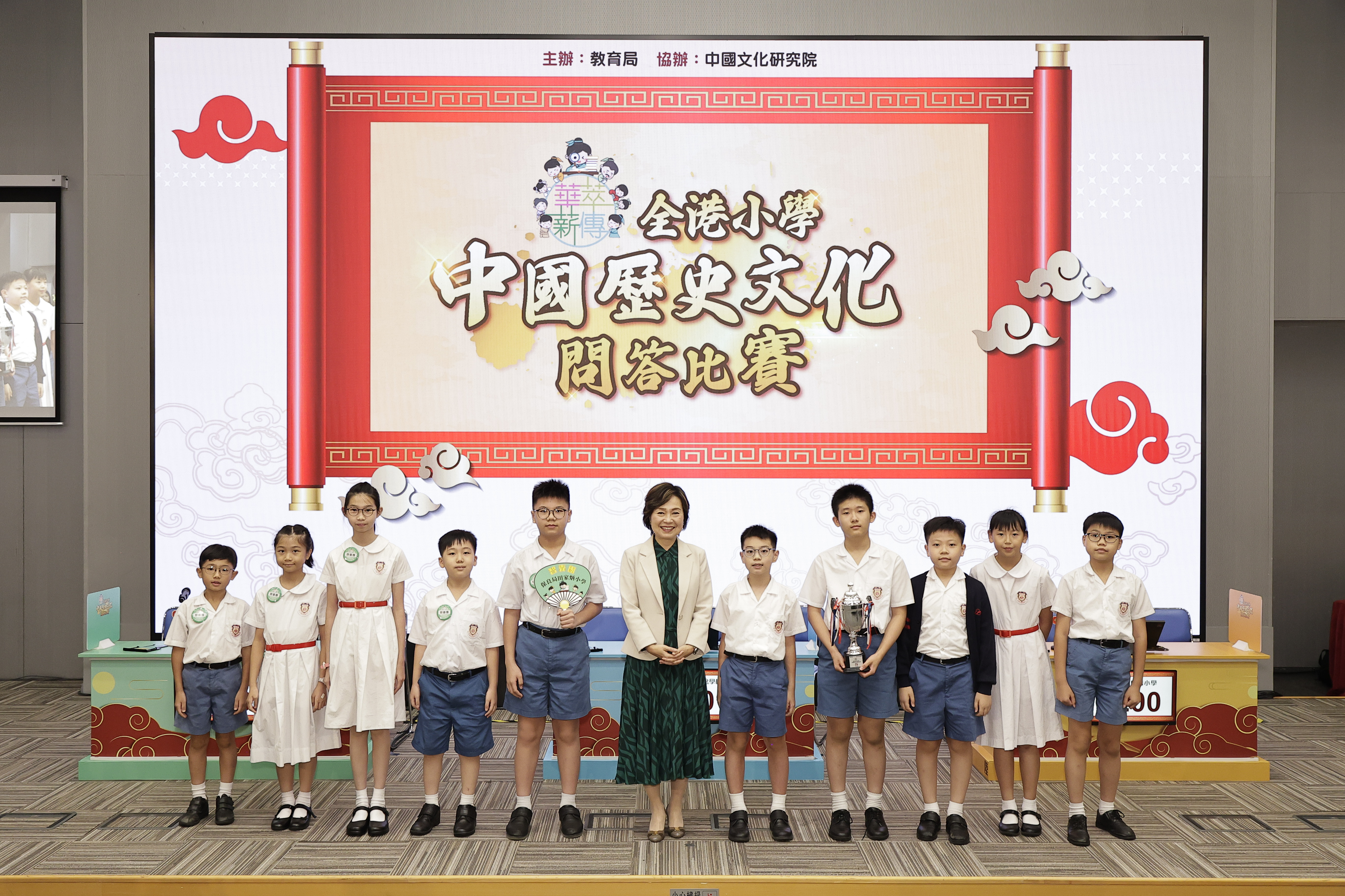 7.jiaoyujujuzhangcairuolianboshibanfajiangbeiyuyajunduiwubaoliangjutianjiabingxiaoxue